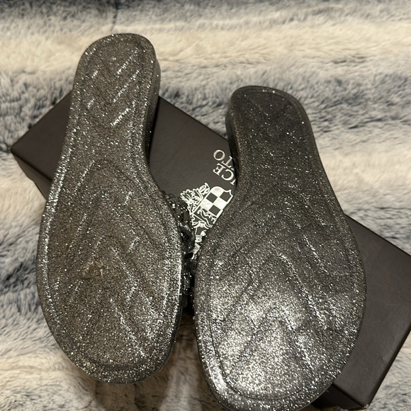 Brand new never worn. Vince Camuto jelly sandal! - Picture 2 of 4